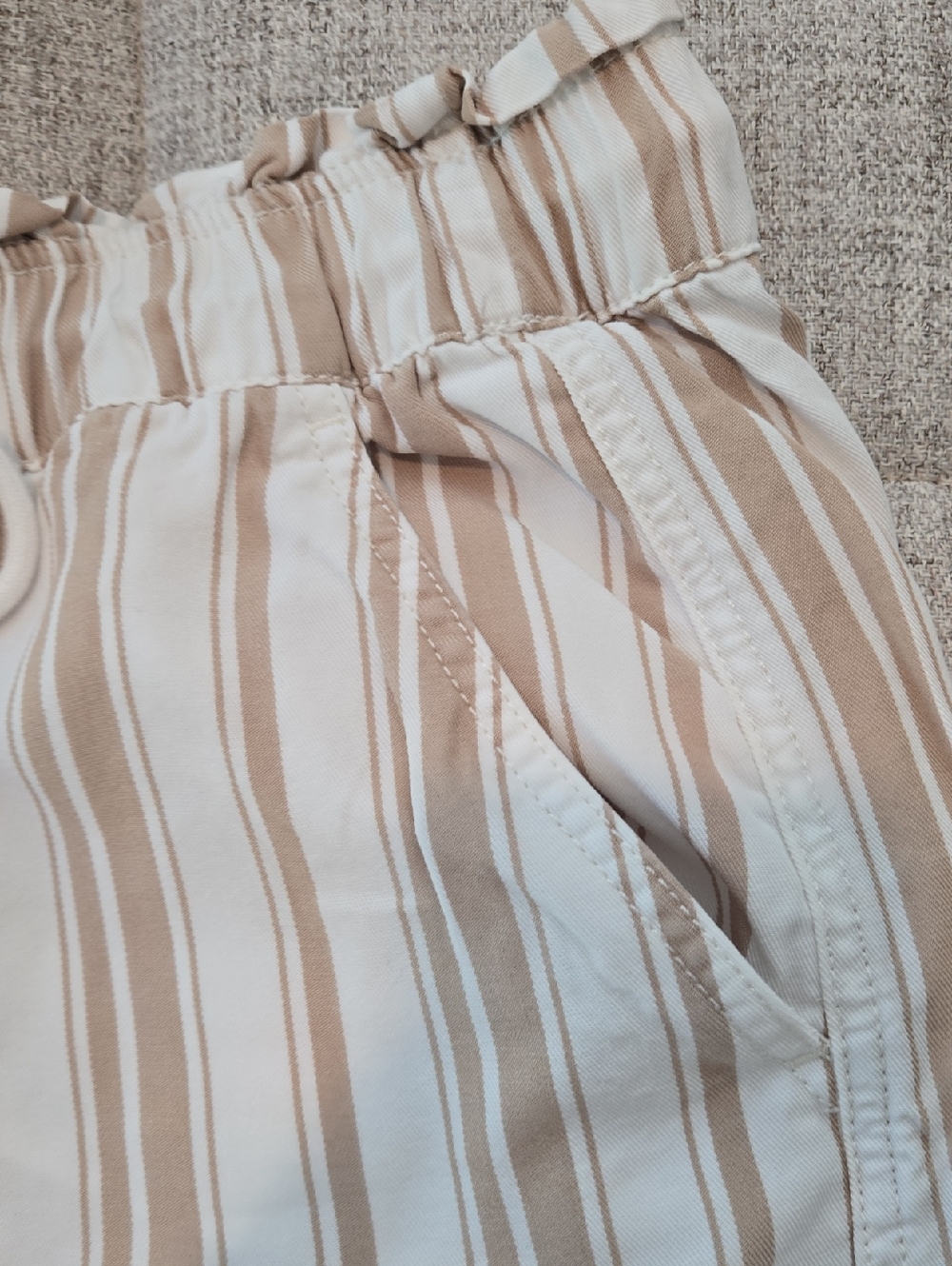 LOFT Cream and Tan Striped Pull-on Shorts - Picture 4 of 9
